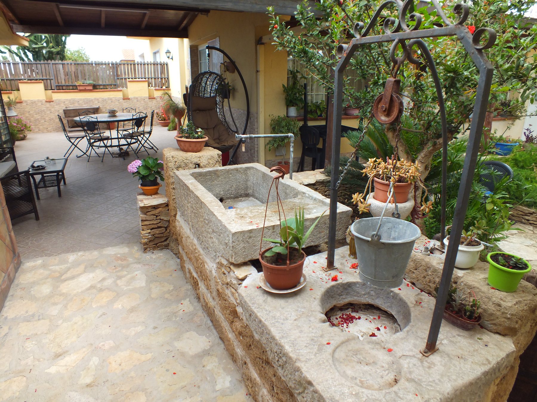 Spazio esterno arredato del B&B Zia Pia
